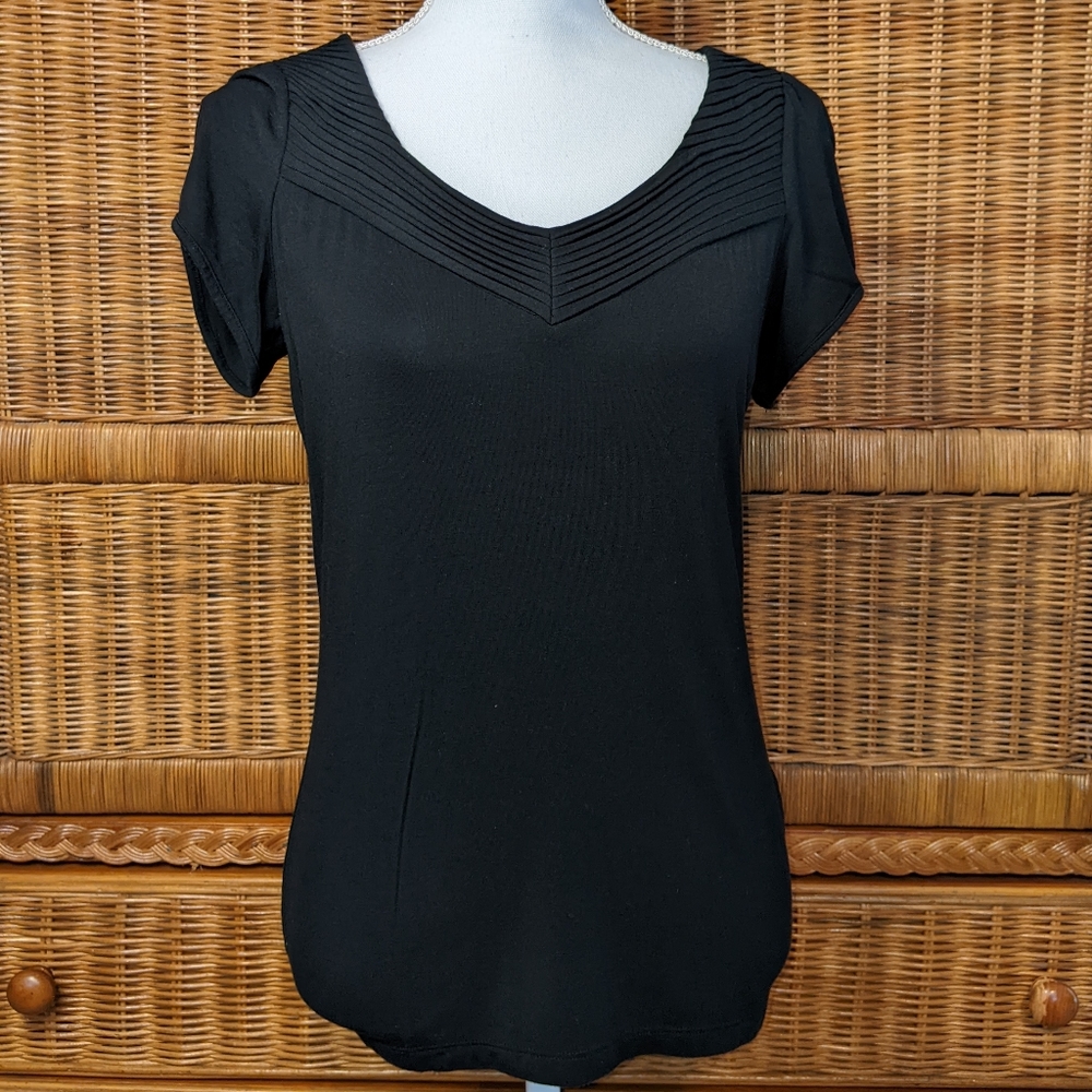 The Limited Vintage Top w/ Neck Detailing MEDIUM